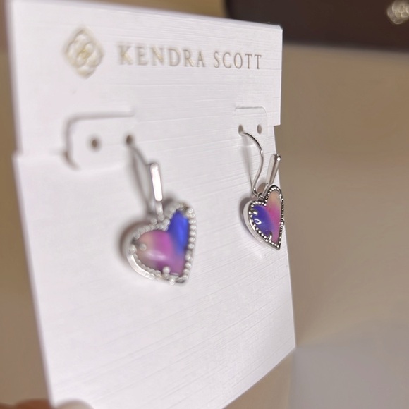 Kendra Scott Ari Heart Drop Earrings Watercolor Pearlized Clear Glass - Picture 8 of 8